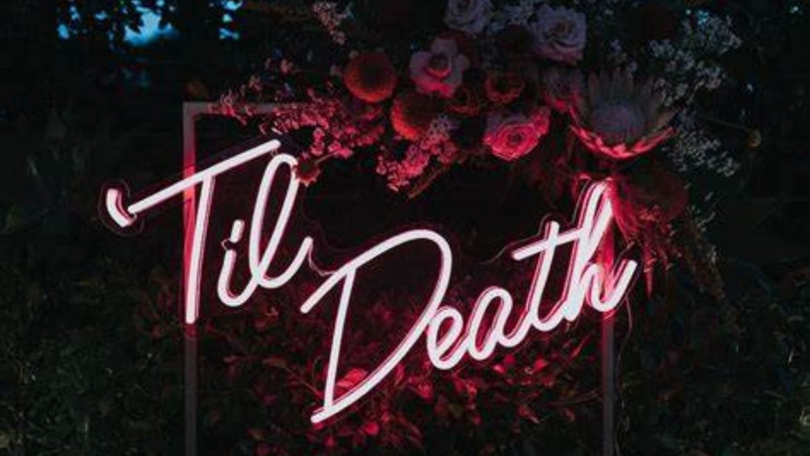 Interesting-Neon-Signs-Ideas-for-Weddings
